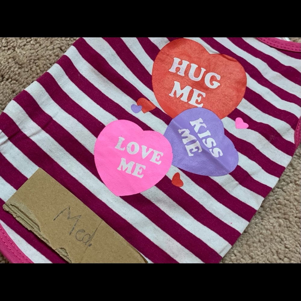 Medium Hug Me, Kiss Me, Love Me Pet Tee